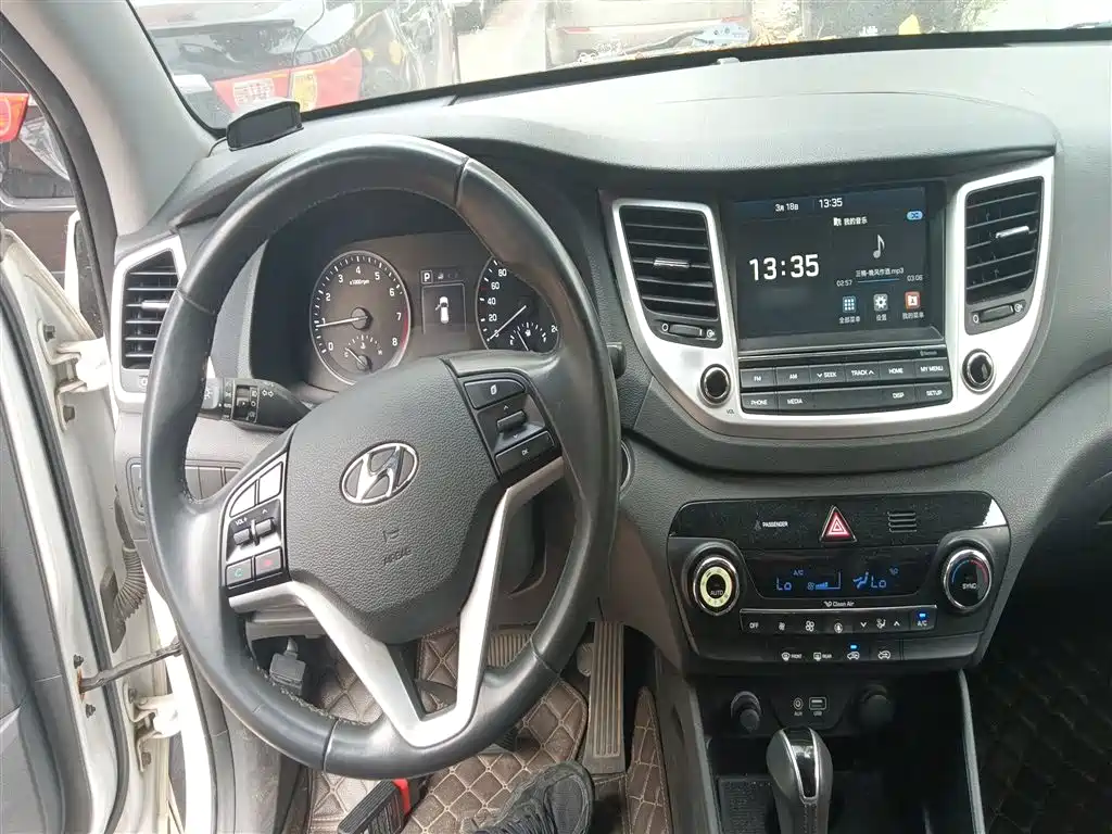 Hyundai Tucson 2017 — фото 10