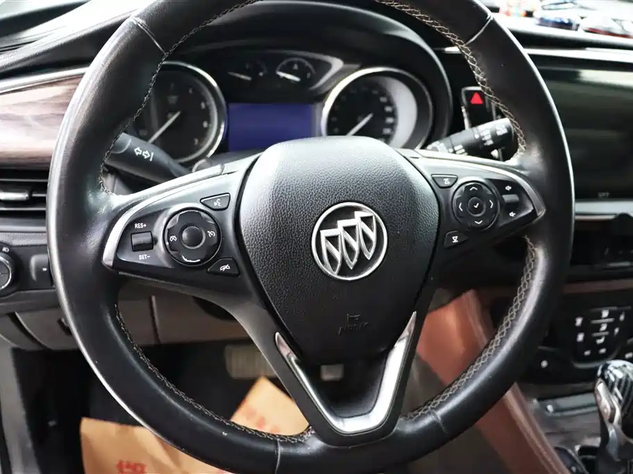 Buick Envision Plus 2018 — фото 15