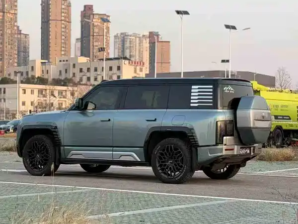 Yangwang U8 2023