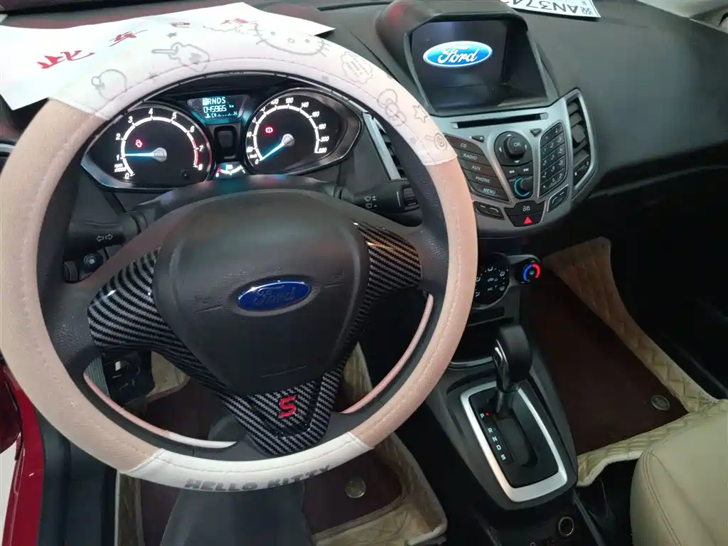 Ford Fiesta 2015 — фото 10