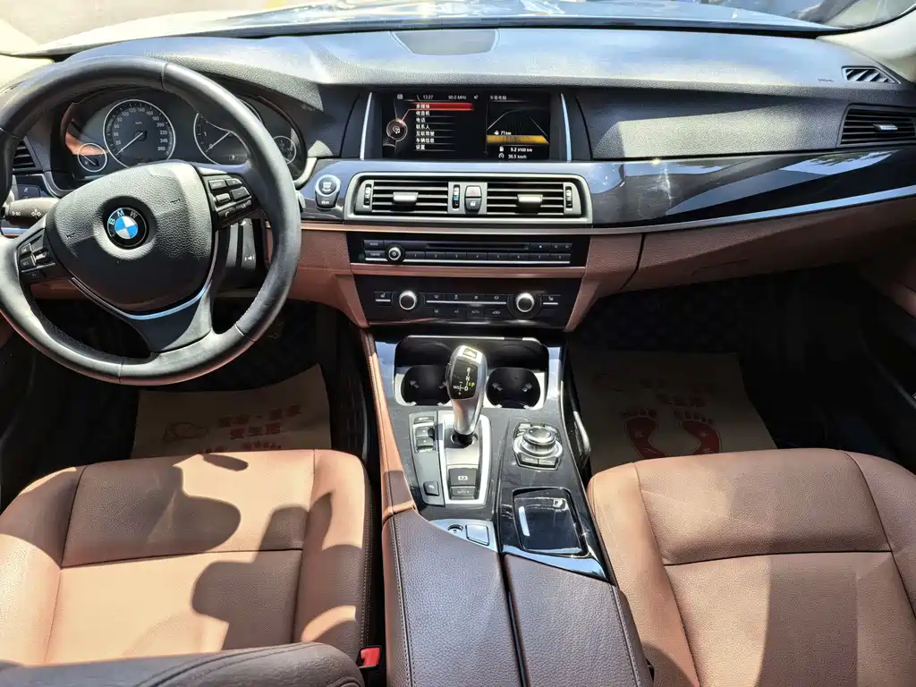 BMW 5 Series 2017 — фото 10