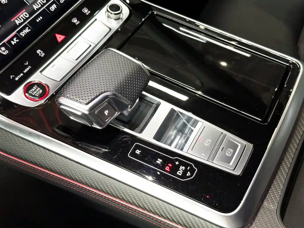 Audi RS Q8 2022 — фото 12