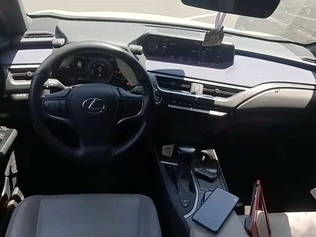 Lexus UX 2020 — фото 10