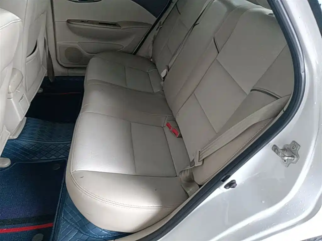 Buick Excelle 2015 — фото 17