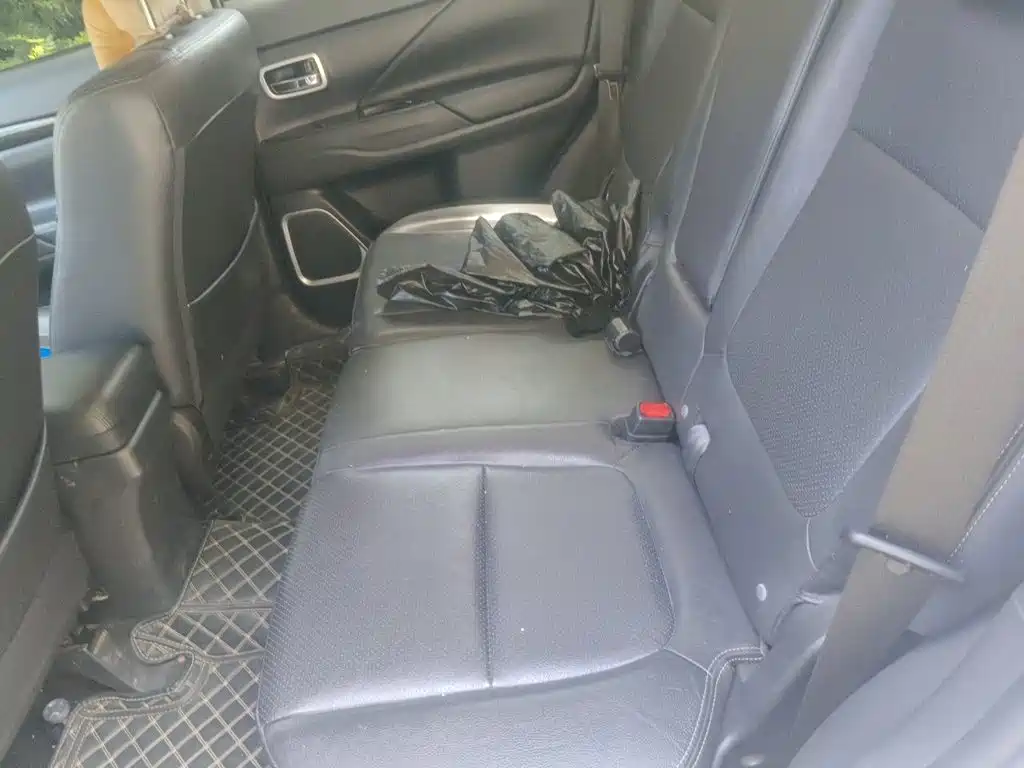 Mitsubishi Outlander 2018 — фото 15