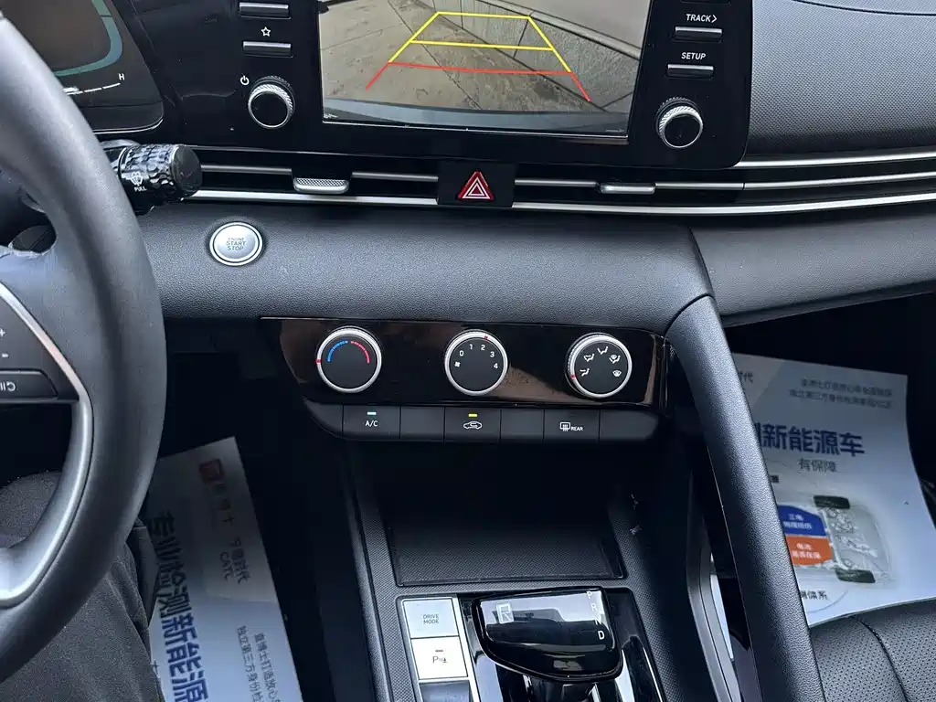 Hyundai Elantra 2023 — фото 12