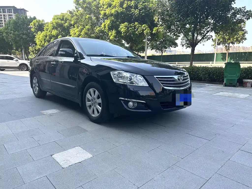 Toyota Camry 2010 — фото 3