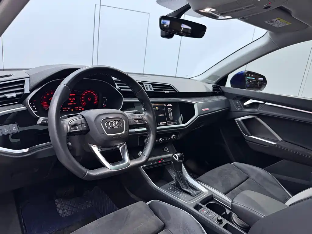 Audi Q3 2019 — фото 8