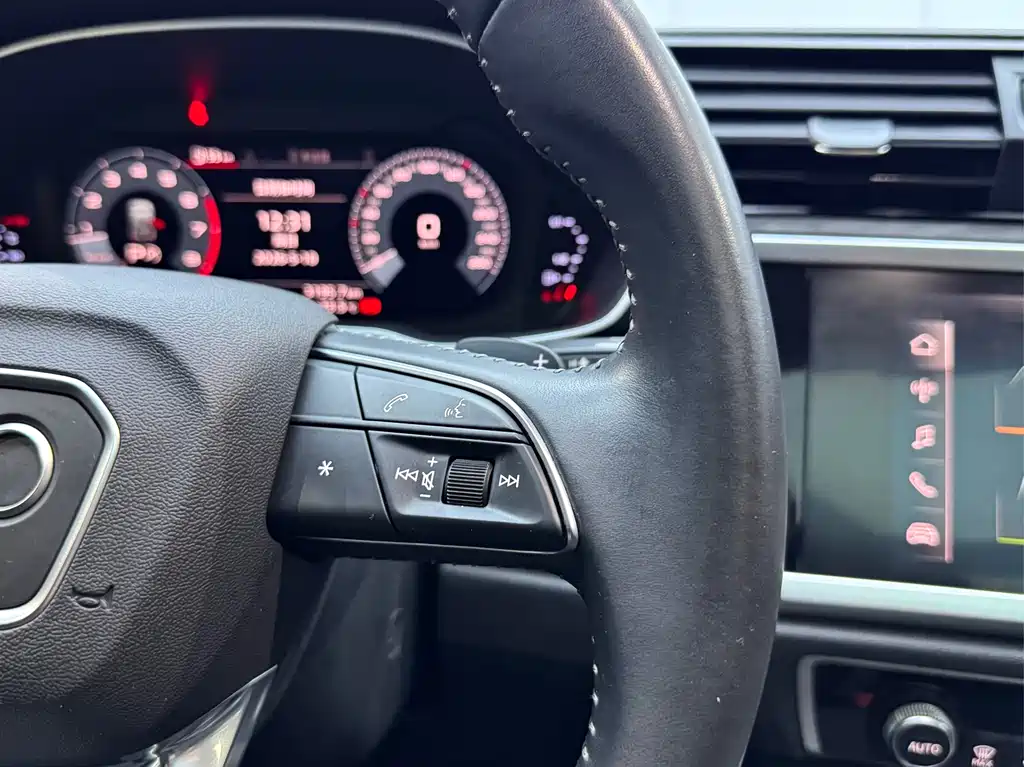 Audi Q3 2019 — фото 22