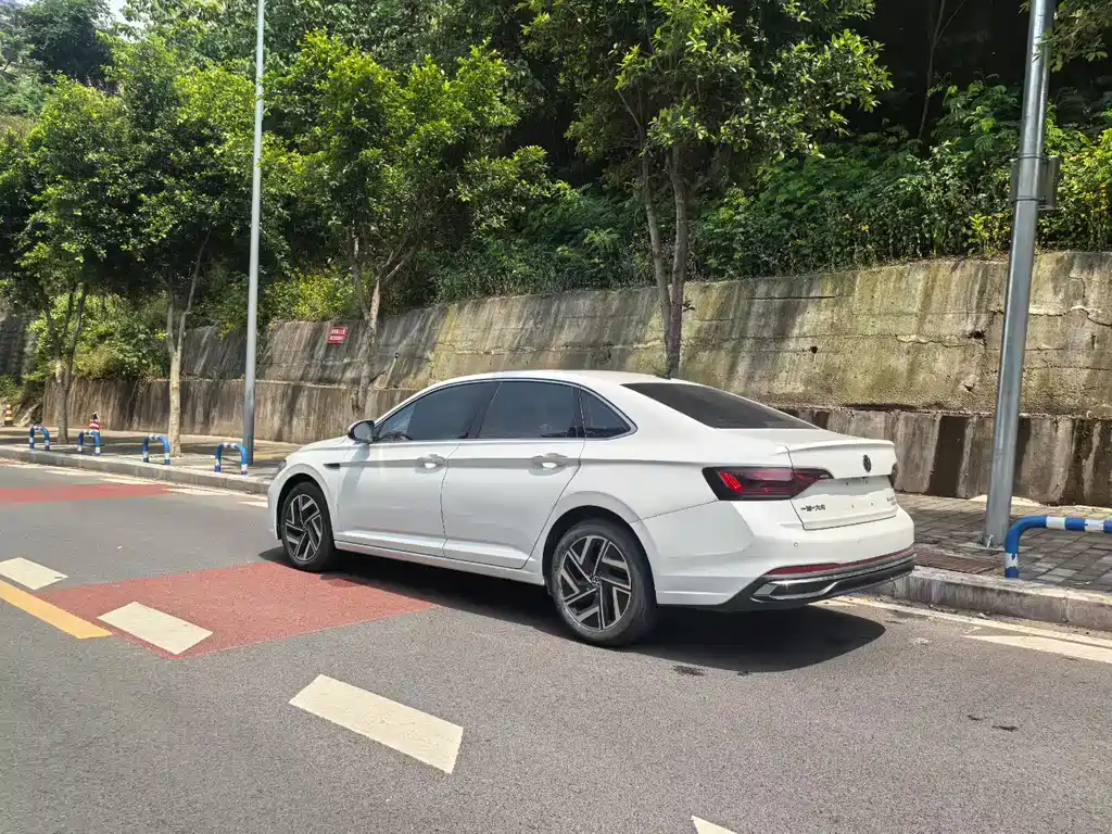 Volkswagen Sagitar 2025