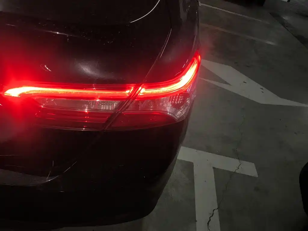 Toyota Camry 2023 — фото 8
