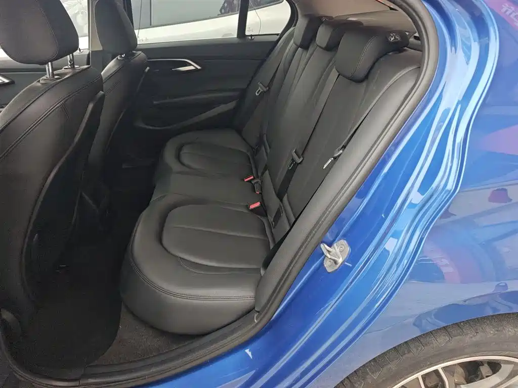 BMW 1 Series 2019 — фото 17