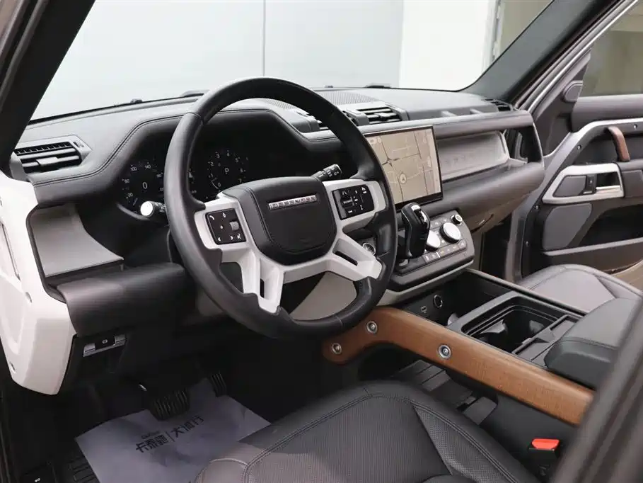Land Rover Defender 2023 — фото 15