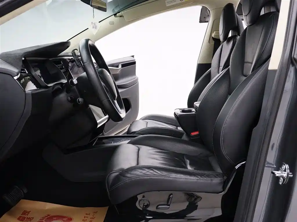 Tesla Model X 2017 — фото 2