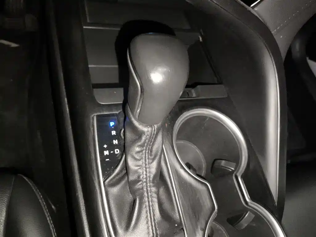 Toyota Camry 2023 — фото 14