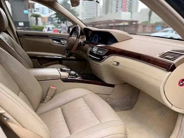 Mercedes-Benz S-Class 2010