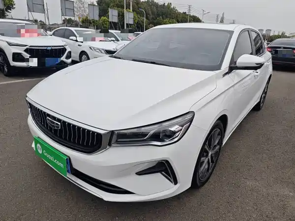 Geely Emgrand 2022