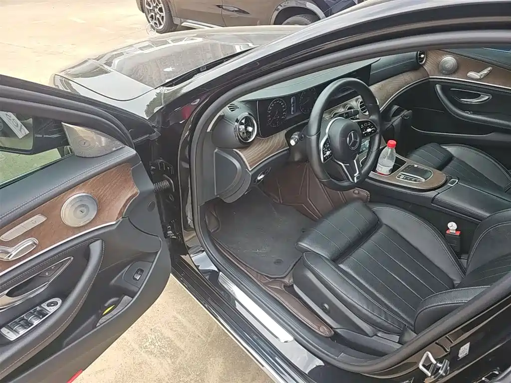 Mercedes-Benz E-Class 2019 — фото 16