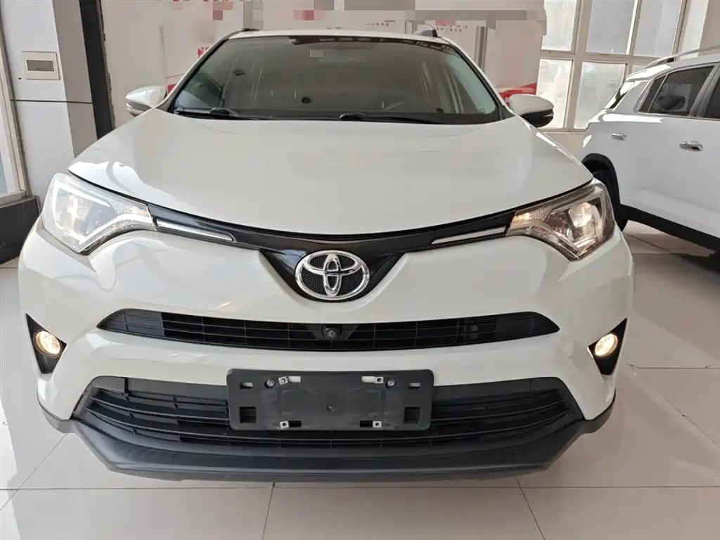 Toyota RAV4 2018 — фото 3