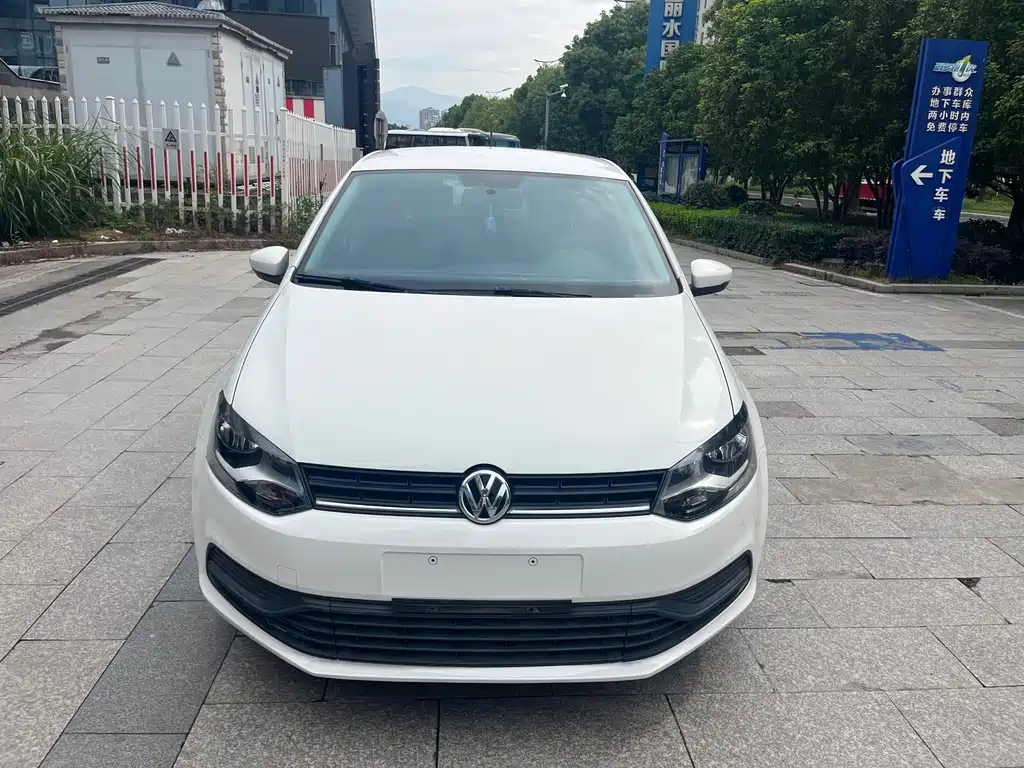 Volkswagen Polo 2016 — фото 1