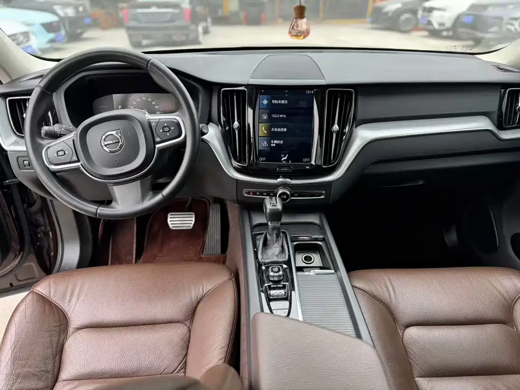 Volvo XC60 2020 — фото 7