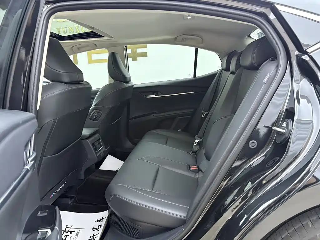 Toyota Camry 2025 — фото 10