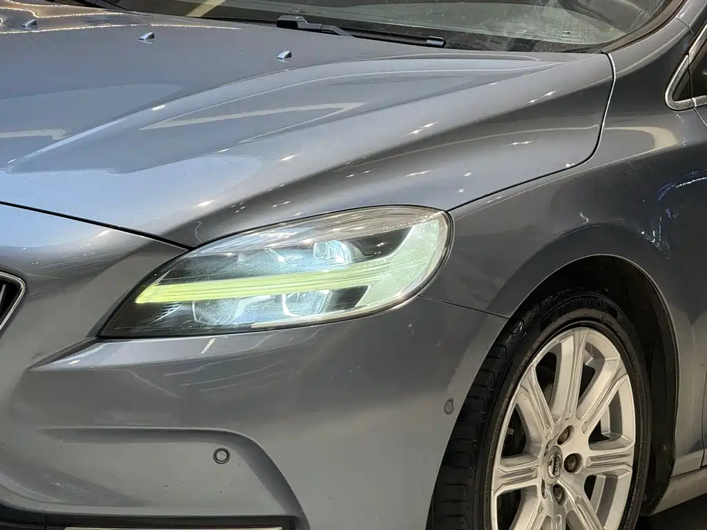 Volvo V40 2017 — фото 19