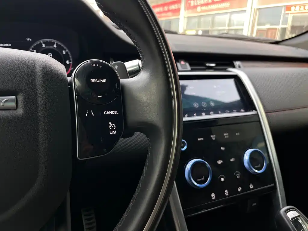 Land Rover Discovery Sport 2021 — фото 11