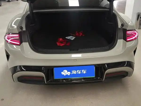 Xiaomi SU7 2024