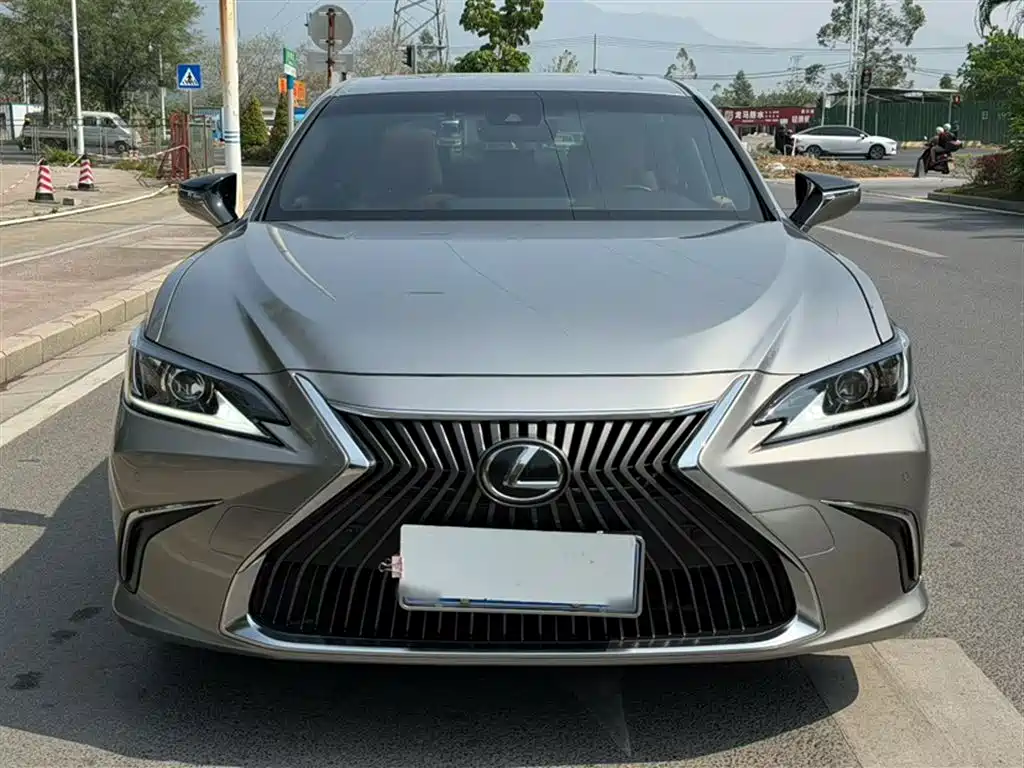 Lexus ES 2021 — фото 24