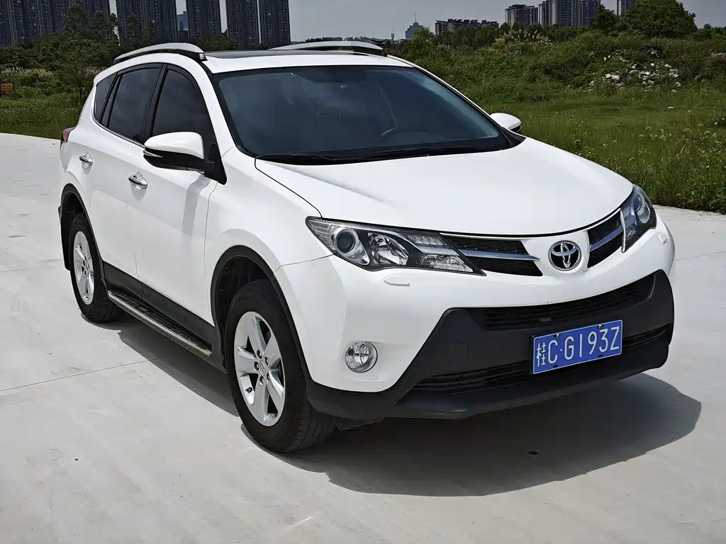 Toyota RAV4 2014 — фото 3