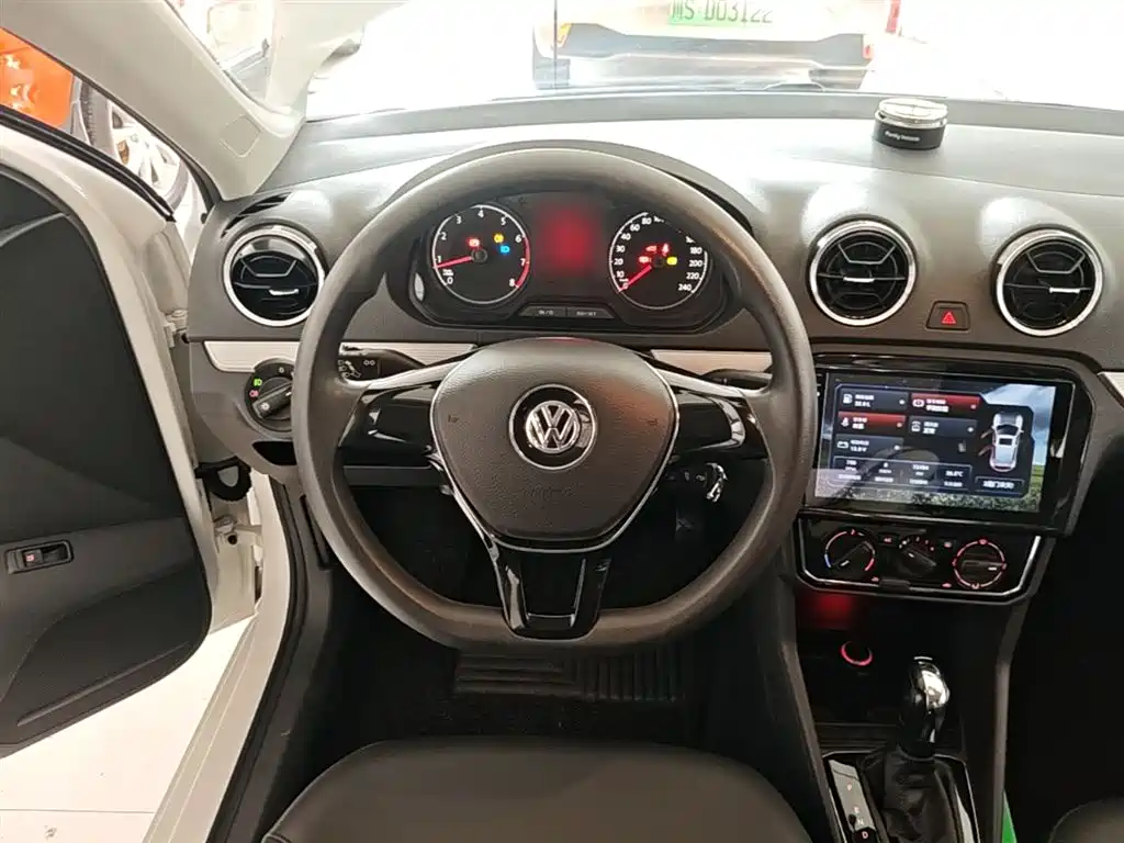 Volkswagen Jetta 2018 — фото 11