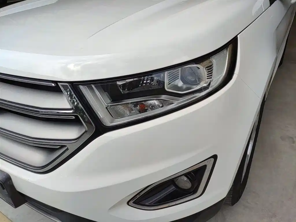 Ford Edge 2017 — фото 24