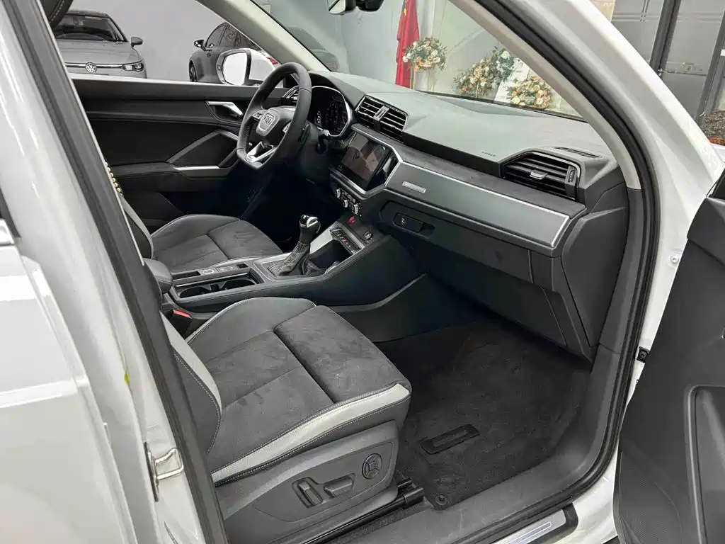 Audi Q3 2023 — фото 13