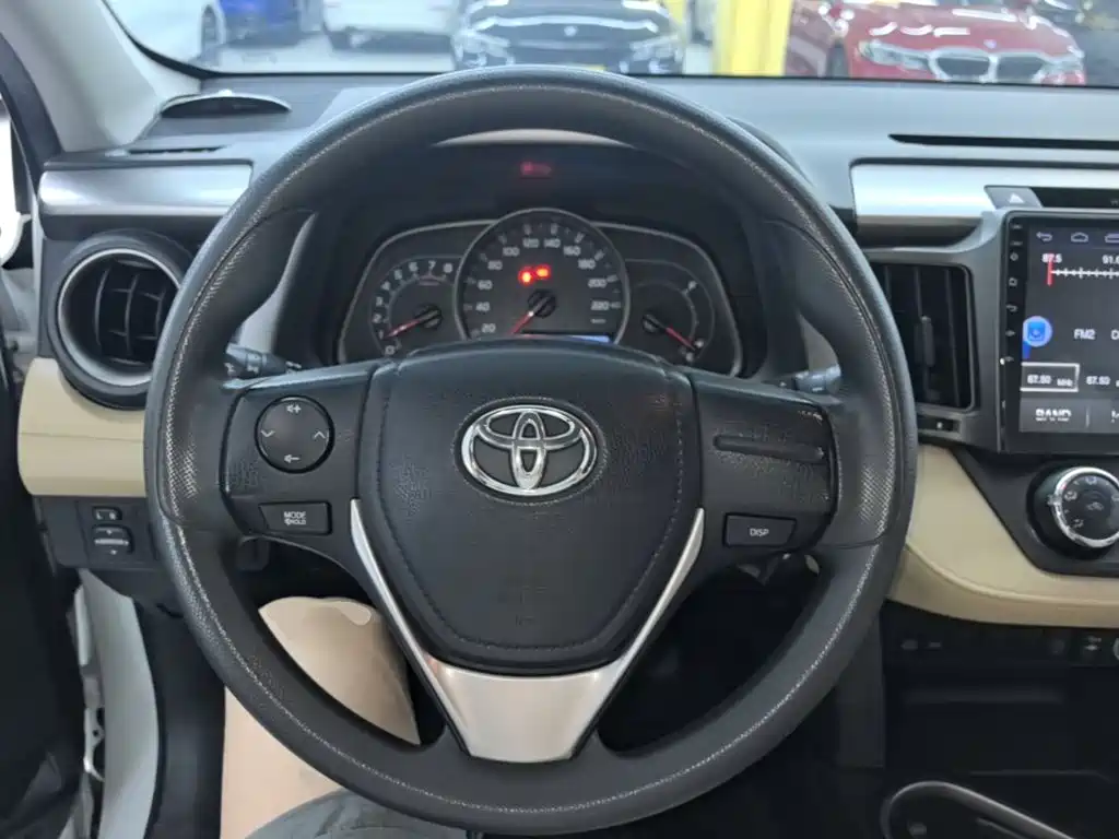 Toyota RAV4 2018 — фото 11