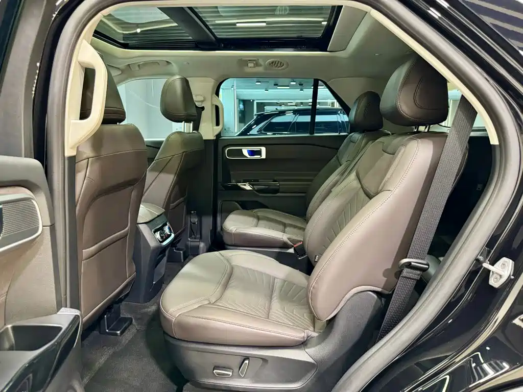 Ford Explorer 2025 — фото 20