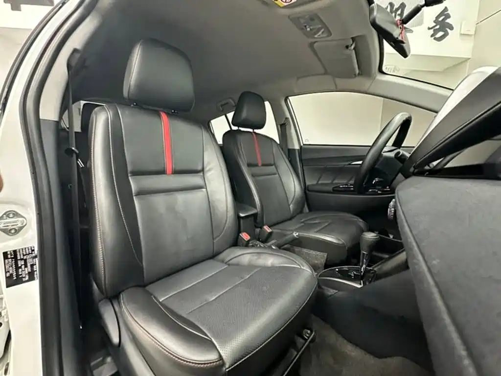 Toyota Yaris L 2022 — фото 13