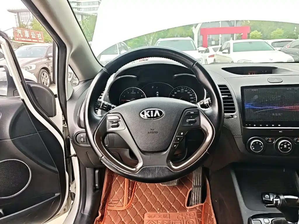 Kia K3 2017 — фото 11
