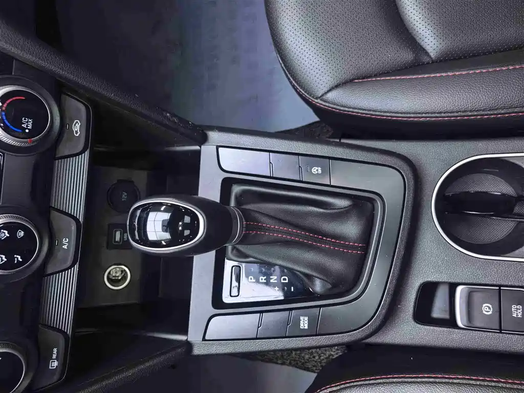 Hyundai Elantra 2020 — фото 14