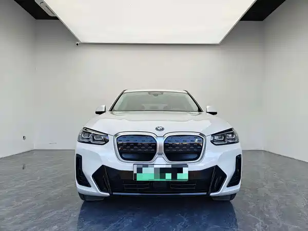BMW iX3 2024