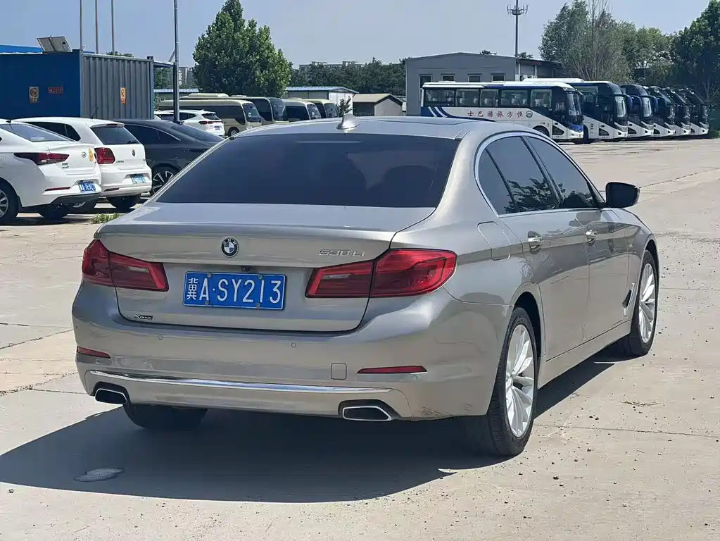 BMW 5 Series 2018 — фото 8
