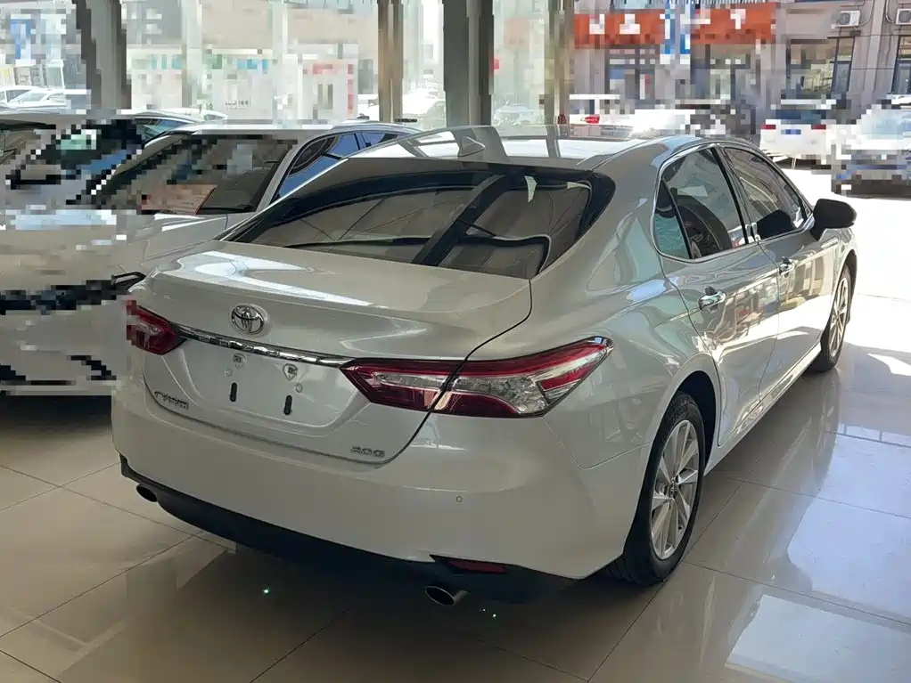 Toyota Camry 2022 — фото 8