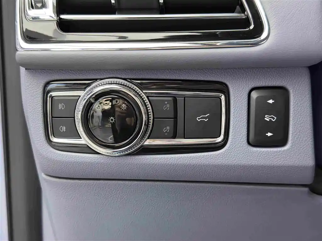 Lincoln Navigator 2020 — фото 20
