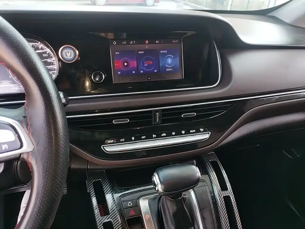 GAC Motor Trumpchi M6 2019 — фото 13