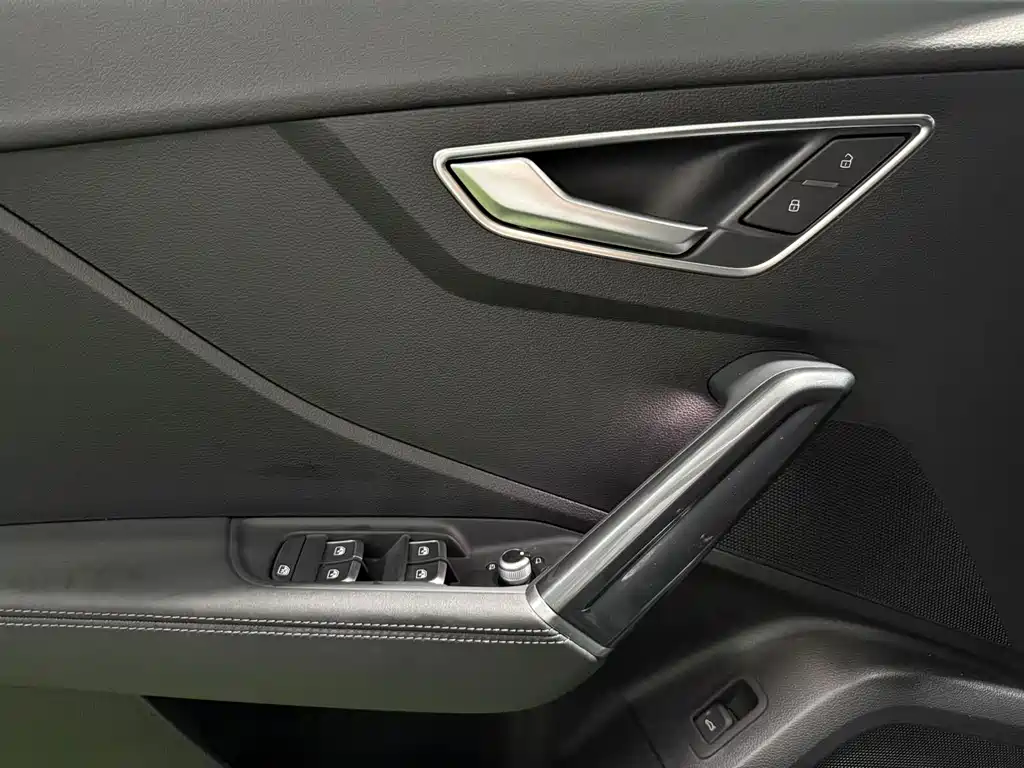 Audi Q2L 2022 — фото 18