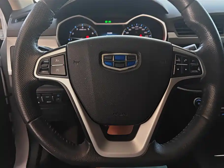 Geely Emgrand 2018 — фото 15