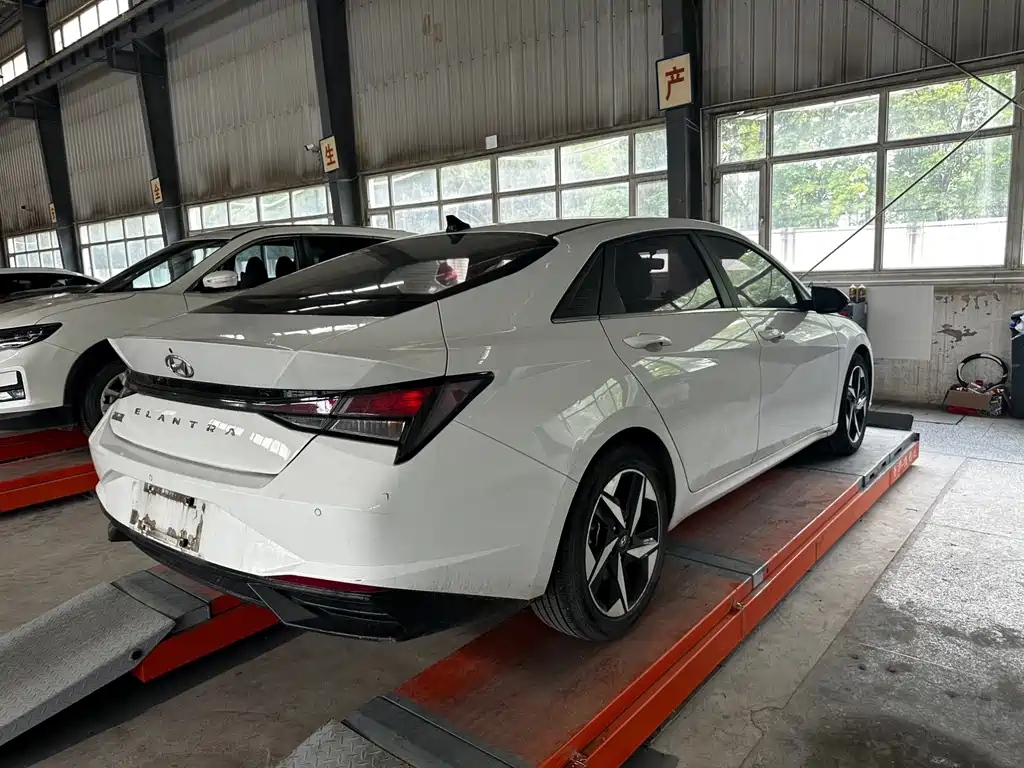 Hyundai Elantra 2022 — фото 4