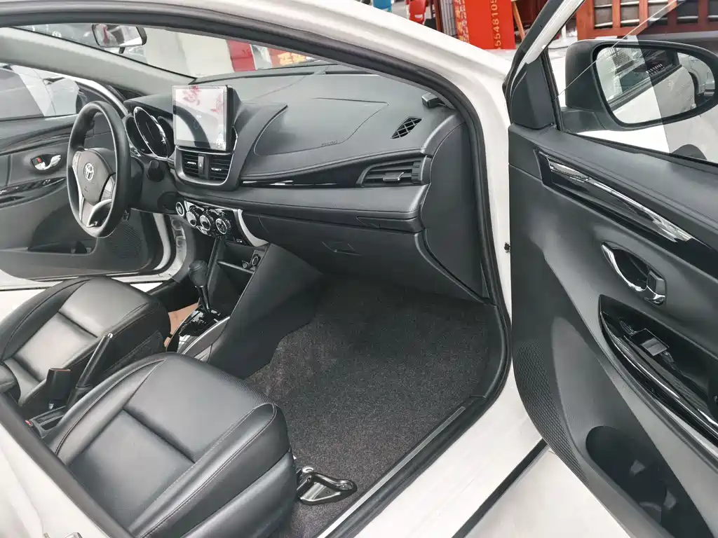Toyota Yaris L 2022 — фото 9