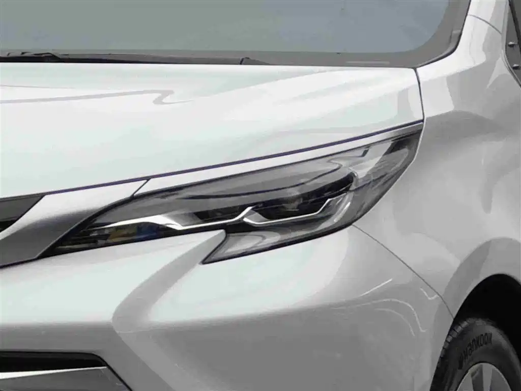 Toyota Sienna 2023 — фото 3