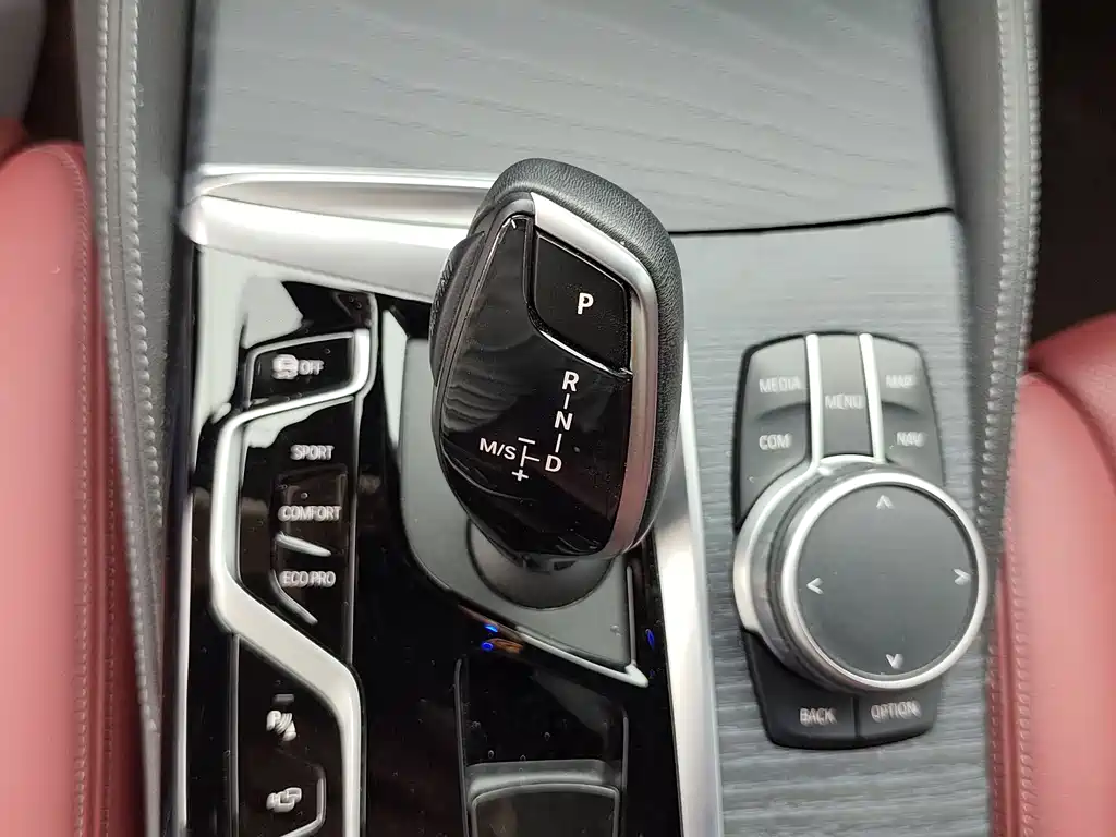 BMW 5 Series 2021 — фото 10
